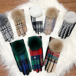 Cashmere Gloves With Fox Fur