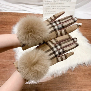 Cashmere Gloves With Fox Fur