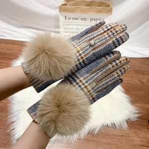 Cashmere Gloves With Fox Fur