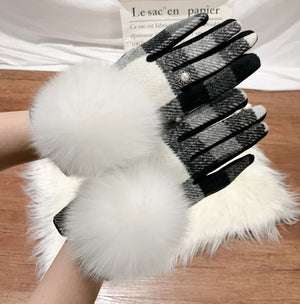 Cashmere Gloves With Fox Fur