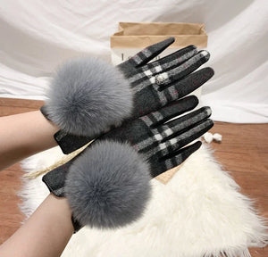 Cashmere Gloves With Fox Fur