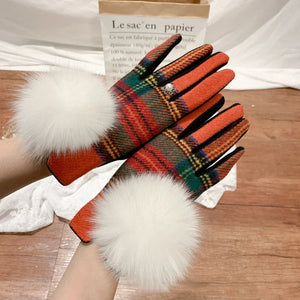 Cashmere Gloves With Fox Fur