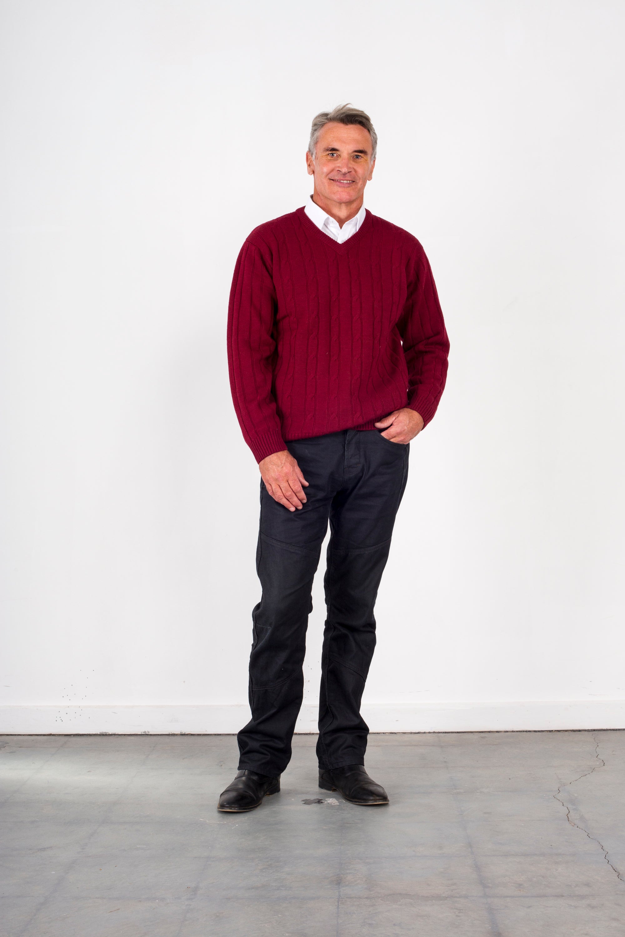 ANSETT PURE WOOL V-NECK CABLE PULLOVER