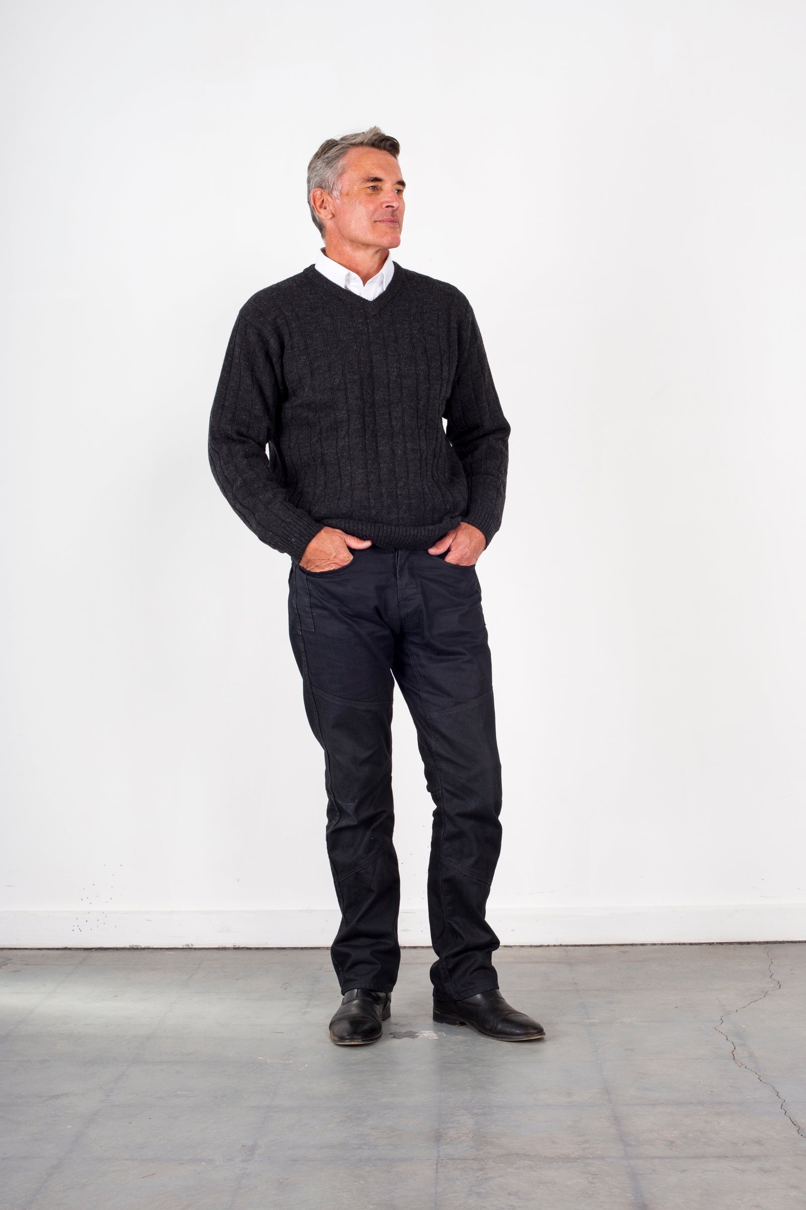 ANSETT PURE WOOL V-NECK CABLE PULLOVER