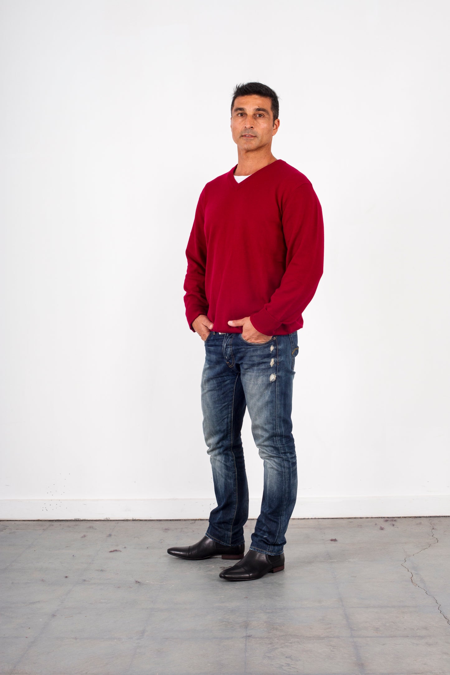 MERINO/ CASHMERE ESSENTIAL VEE NECK PULLOVER