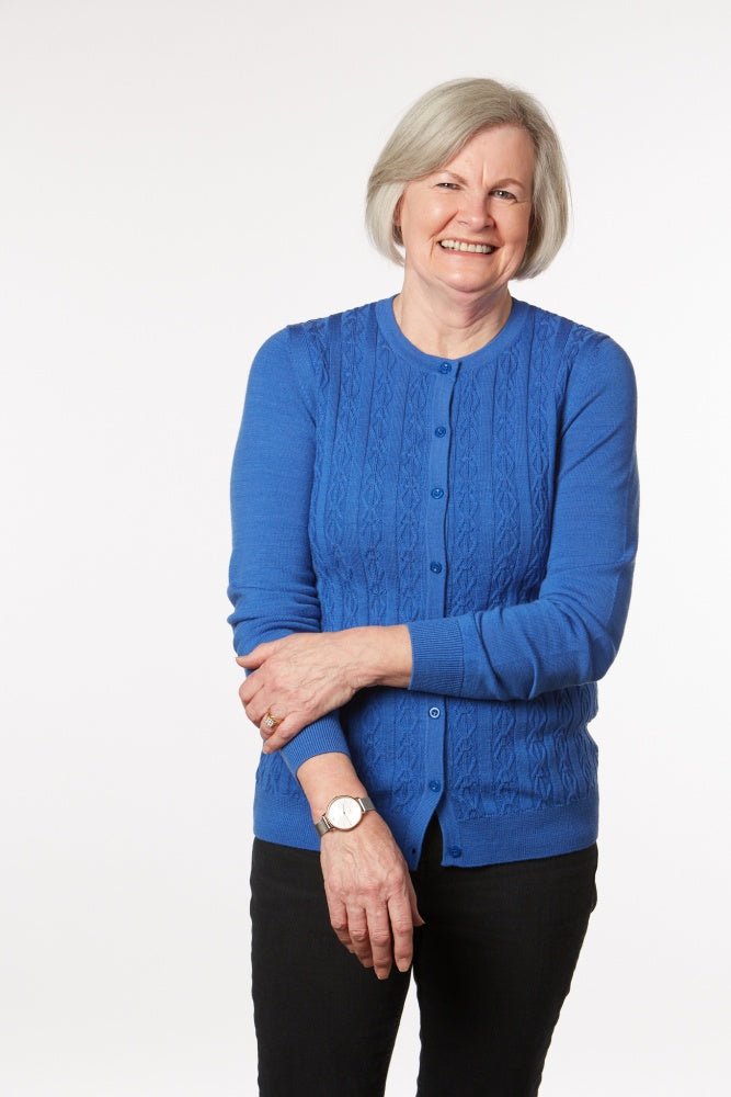 DIAMOND CABLE BUTTON TO NECK CARDIGAN