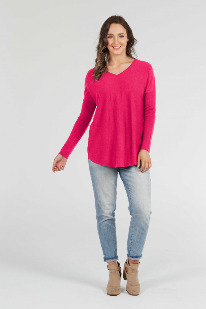 ESSENTIAL CURVED HEM VEE PULLOVER BRIDGE & LORD CASHMERE / MERINO
