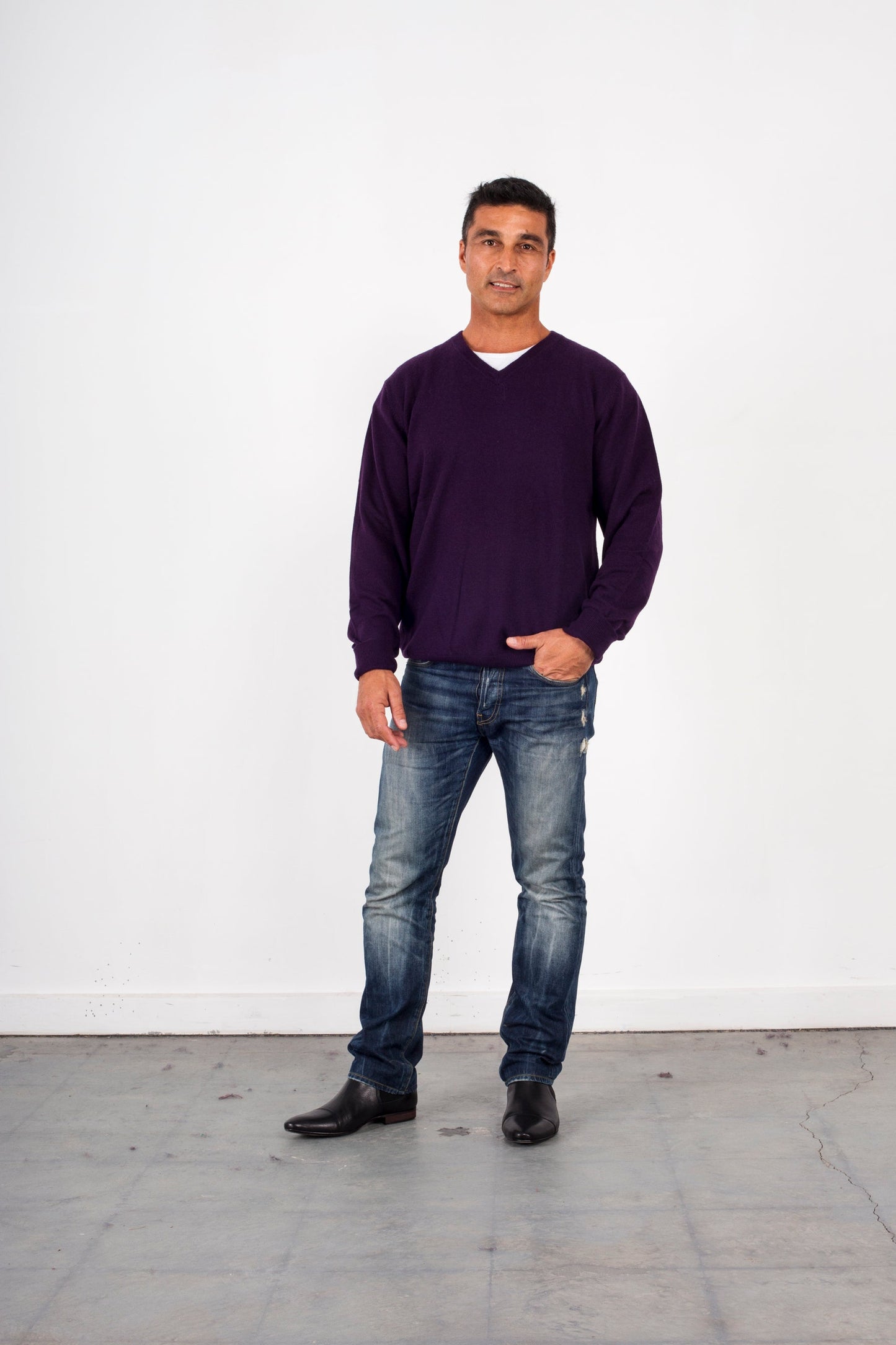 MERINO/ CASHMERE ESSENTIAL VEE NECK PULLOVER