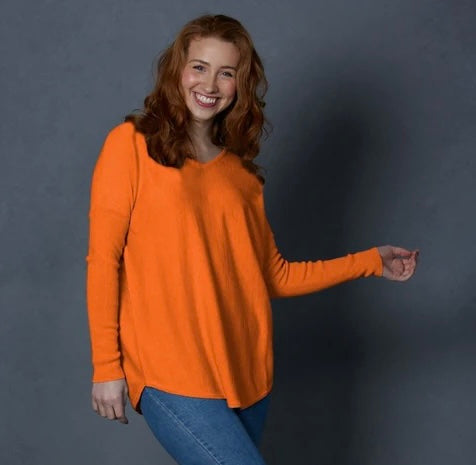 ESSENTIAL CURVED HEM VEE PULLOVER BRIDGE & LORD CASHMERE / MERINO