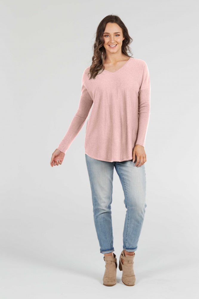 ESSENTIAL CURVED HEM VEE PULLOVER BRIDGE & LORD CASHMERE / MERINO