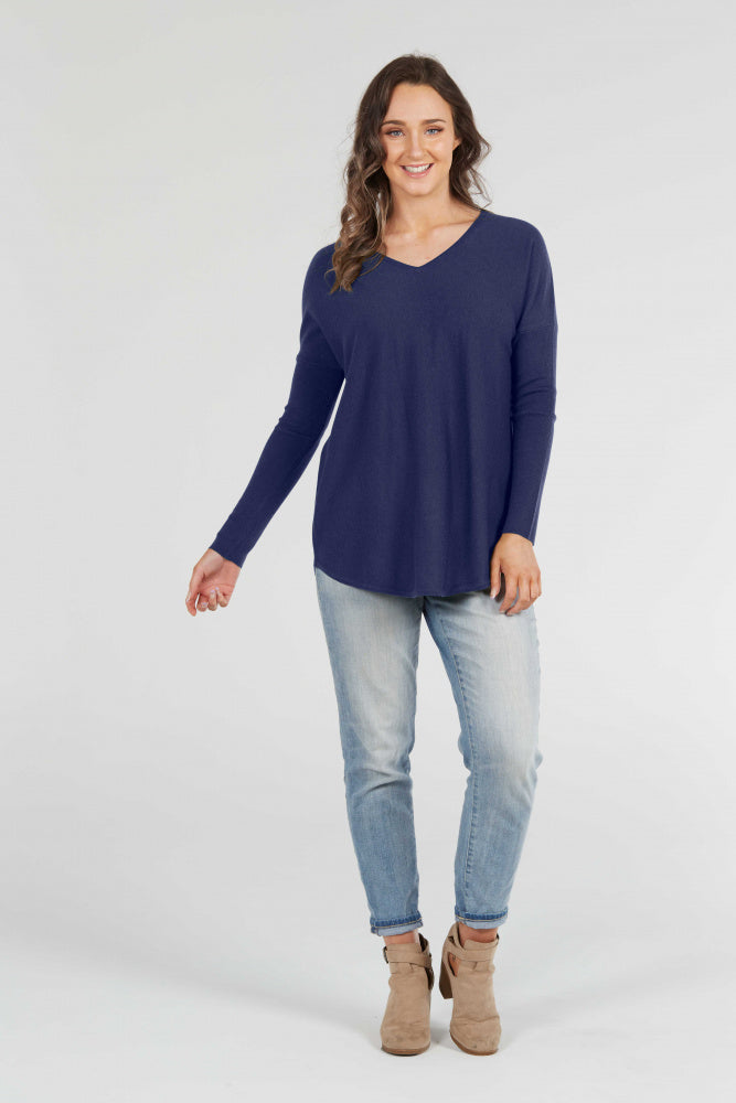 ESSENTIAL CURVED HEM VEE PULLOVER BRIDGE & LORD CASHMERE / MERINO