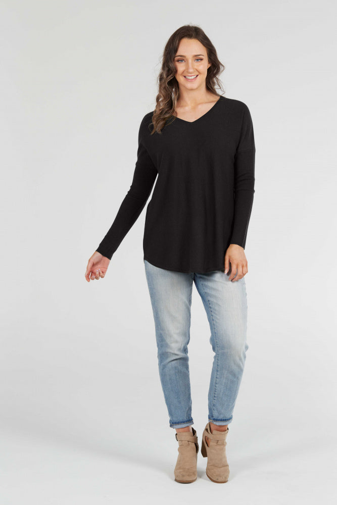 ESSENTIAL CURVED HEM VEE PULLOVER BRIDGE & LORD CASHMERE / MERINO