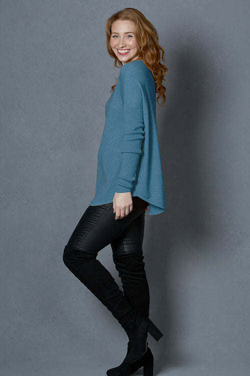 ESSENTIAL CURVED HEM VEE PULLOVER BRIDGE & LORD CASHMERE / MERINO