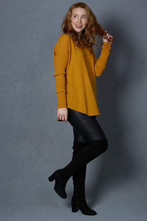 ESSENTIAL CURVED HEM VEE PULLOVER BRIDGE & LORD CASHMERE / MERINO